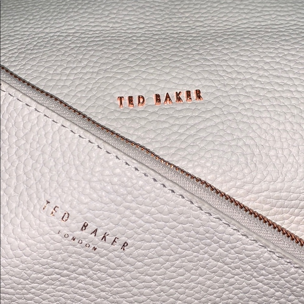 ❌❌ SOLD ❌❌ Ted Baker Pionila Tote - Picture 4 of 5